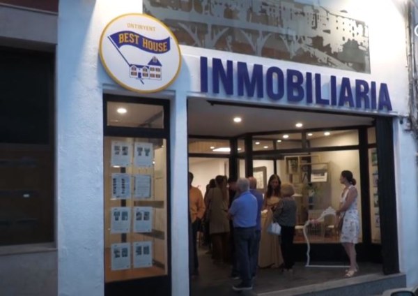 Best House Ontinyent, inaugura sus nuevas instalaciones en la Avenida Daniel Gil, 46 de la población valenciana